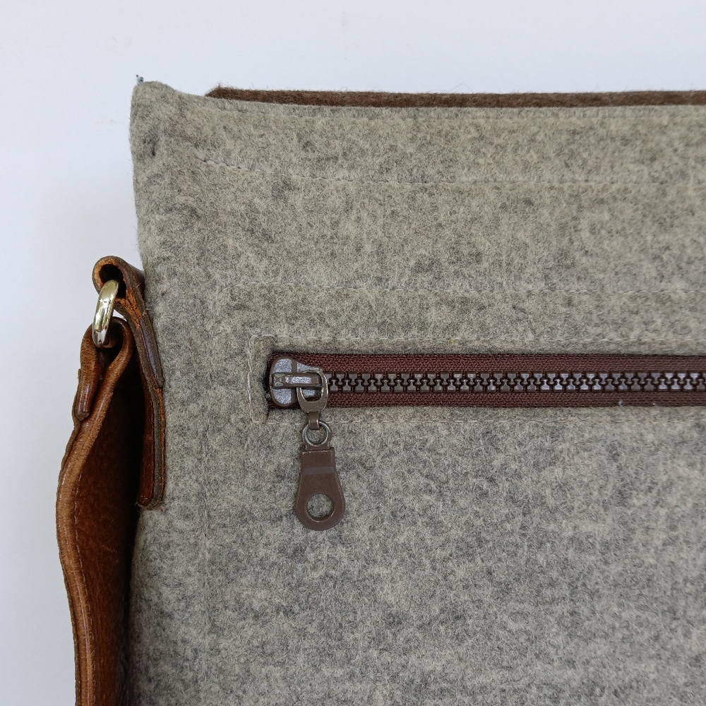 Graf Lantz Merino Wool Felt Messenger Bag - Grey & Brown - Picture 9 of 15